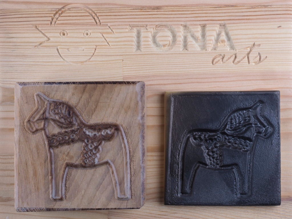 Dalapferd D2 – Fliesenstempel Stempel > Quadratische Stempel TONA arts